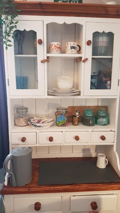 Post Office Row Apartment And Garden Крикоуел Екстериор снимка