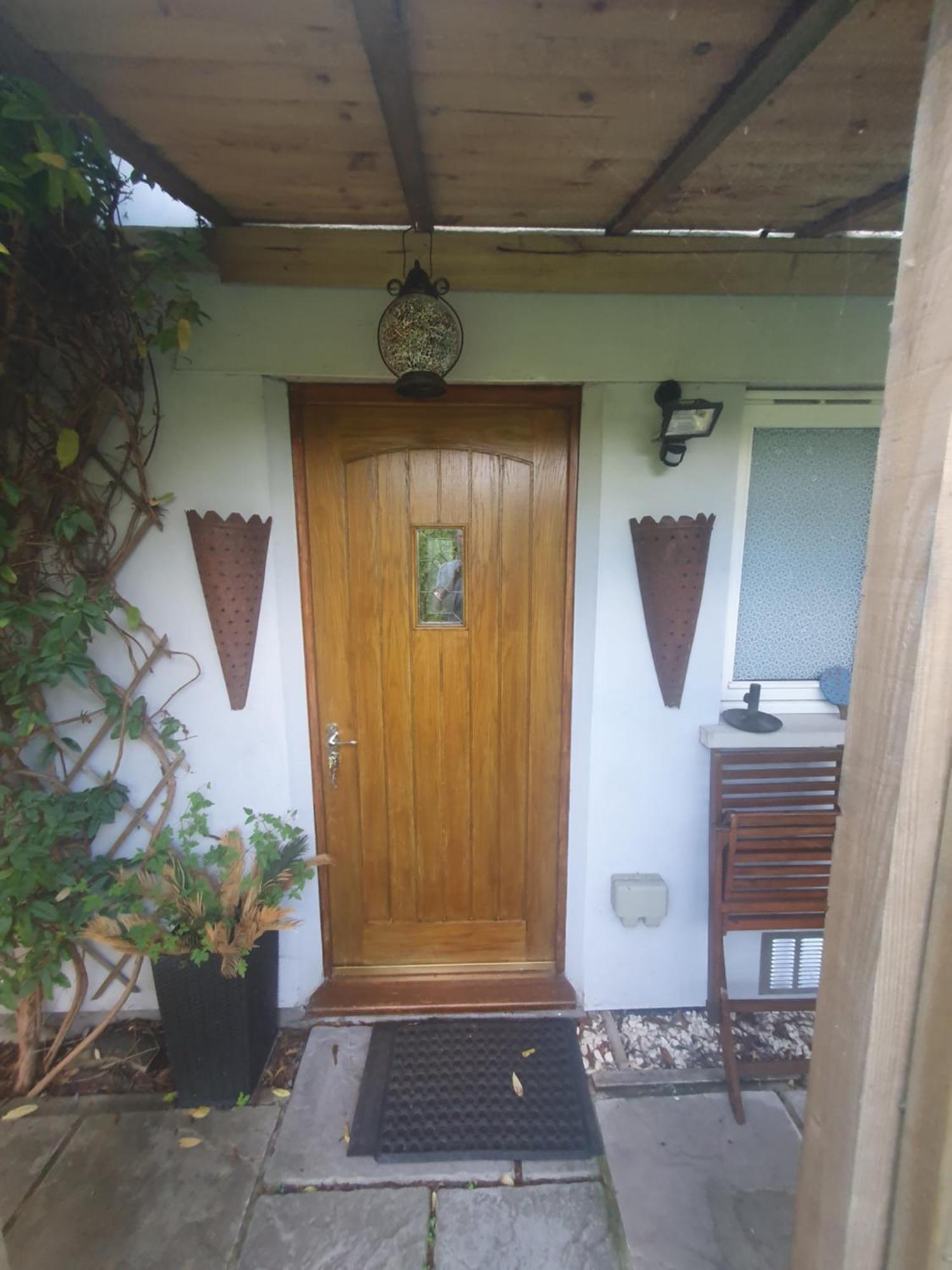 Post Office Row Apartment And Garden Крикоуел Екстериор снимка