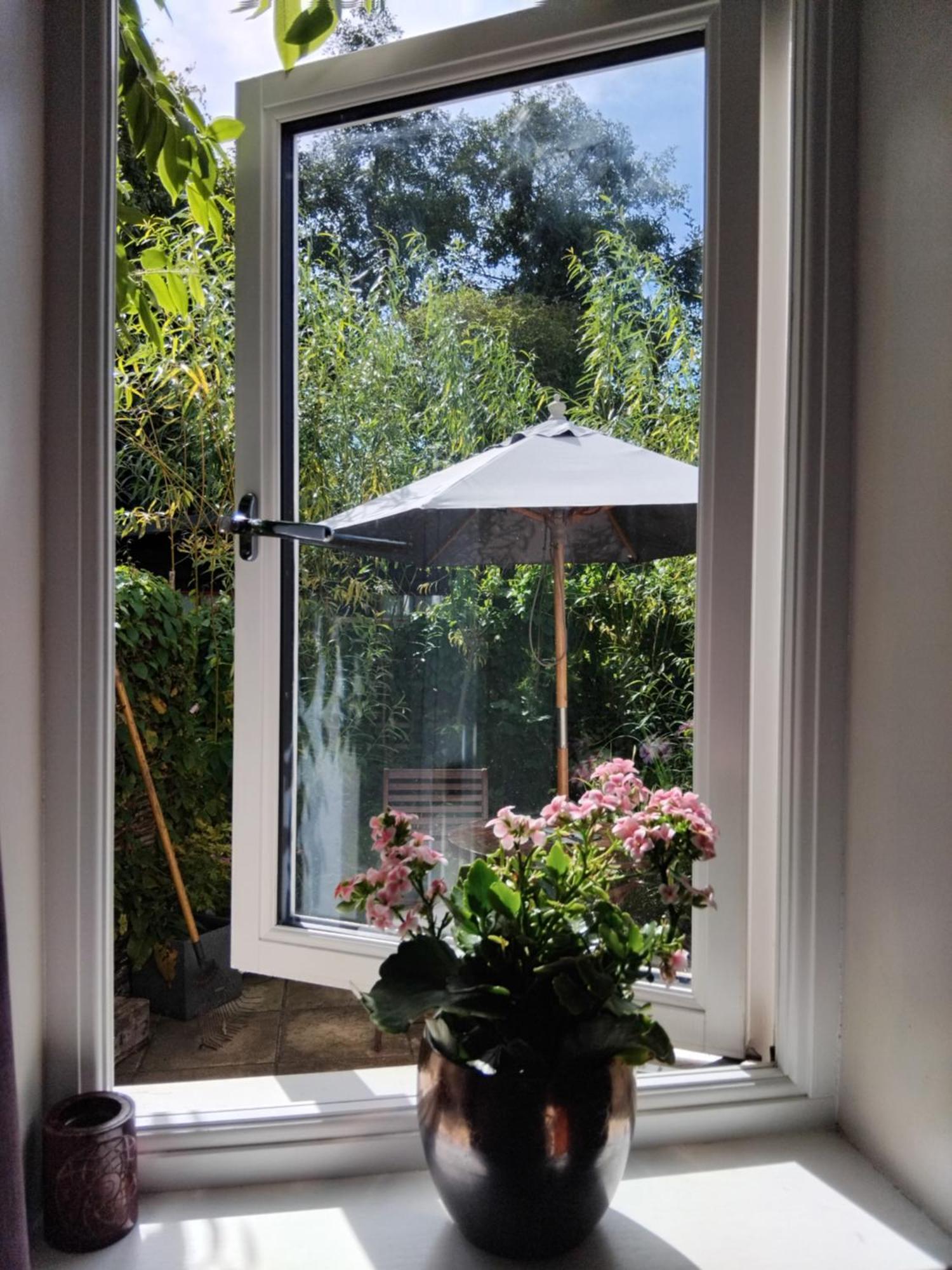Post Office Row Apartment And Garden Крикоуел Екстериор снимка